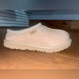 Tasman Slipper Sand Big Kids Size 6